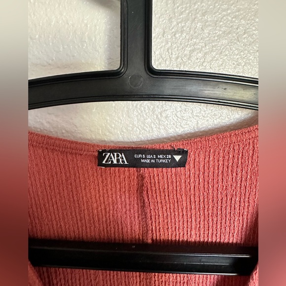 Zara balloon sleeve textured dress. Terracotta. Small. - Picture 2 of 4